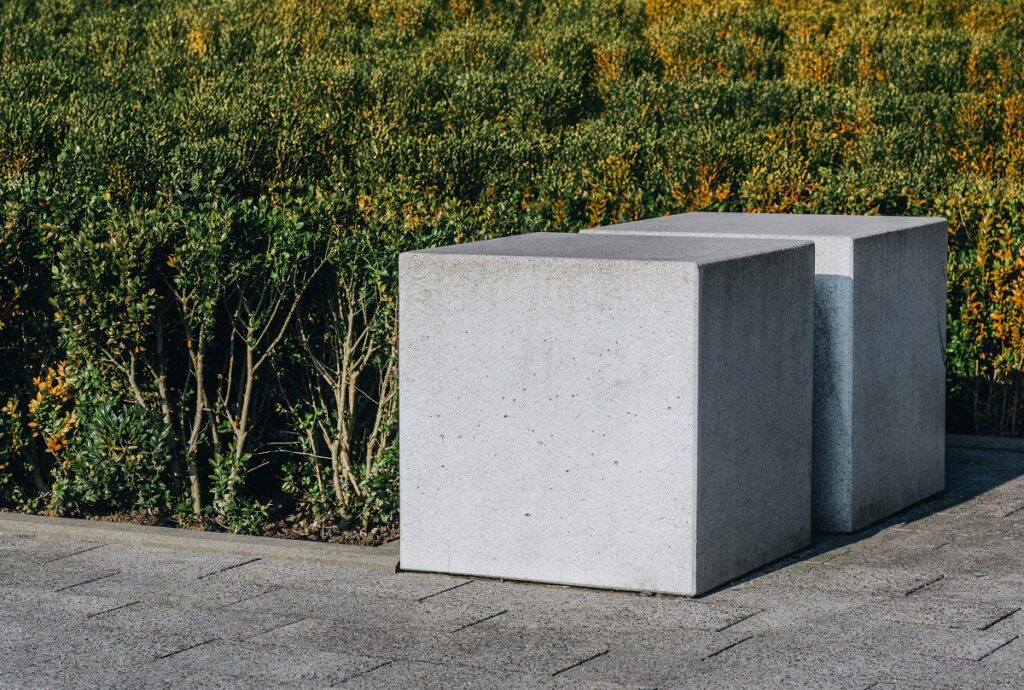 Beton architektoniczny w ogrodzie – trwałość i estetyka na zewnątrz